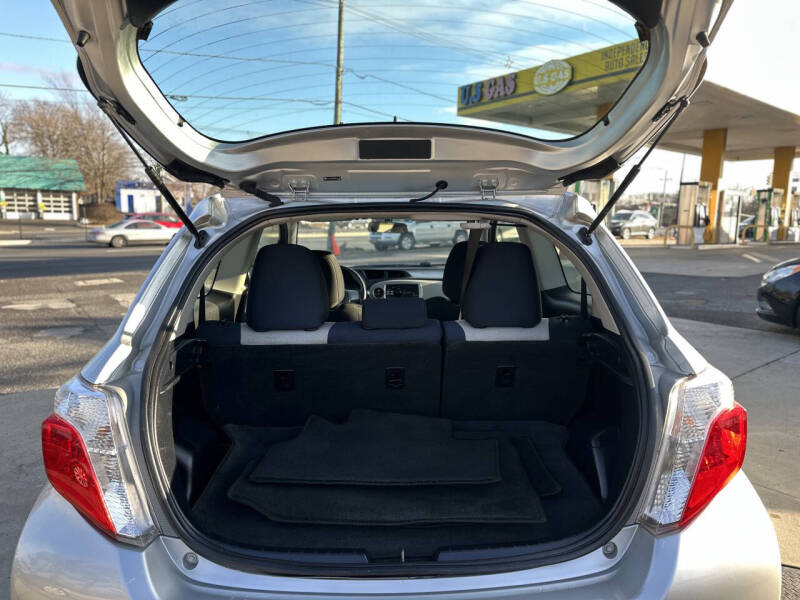 2012 Toyota Yaris 3-Door LE