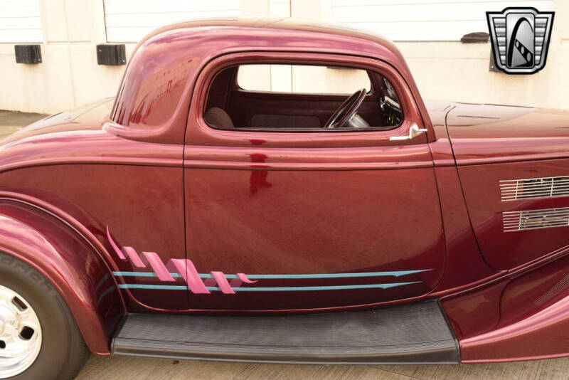 1933 Ford Model 18
