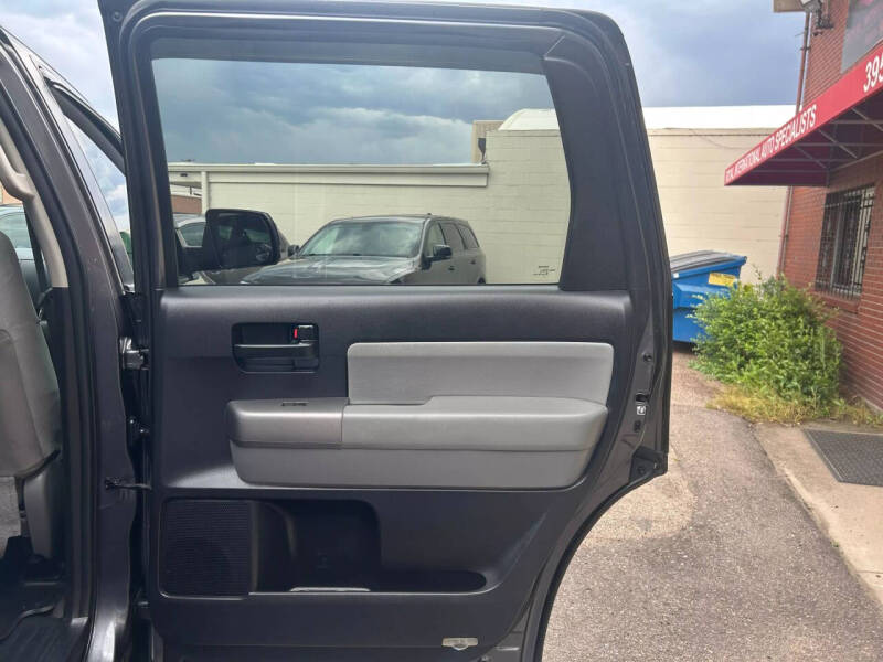 2015 Toyota Sequoia SR5