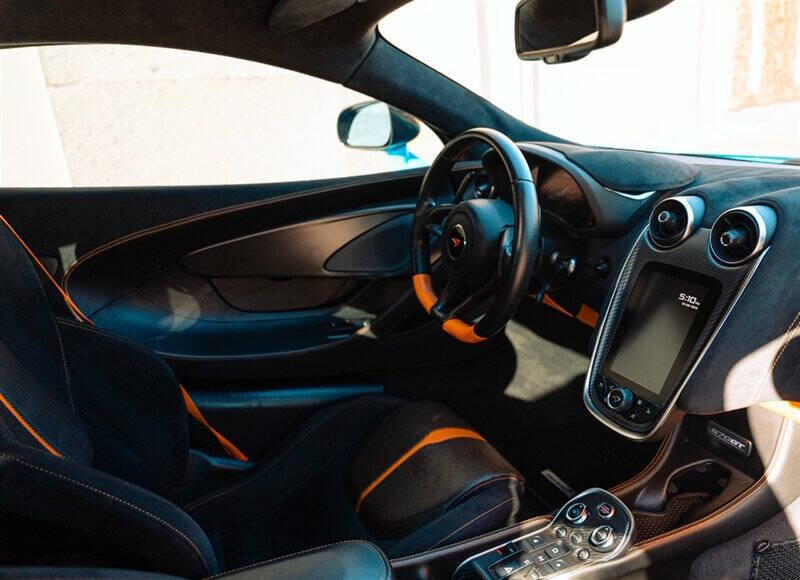 2017 McLaren 570GT