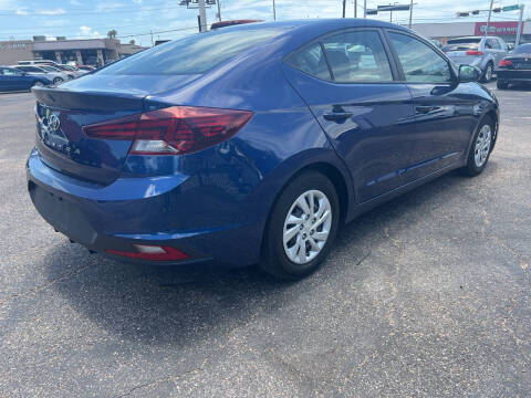 2020 Hyundai Elantra SE