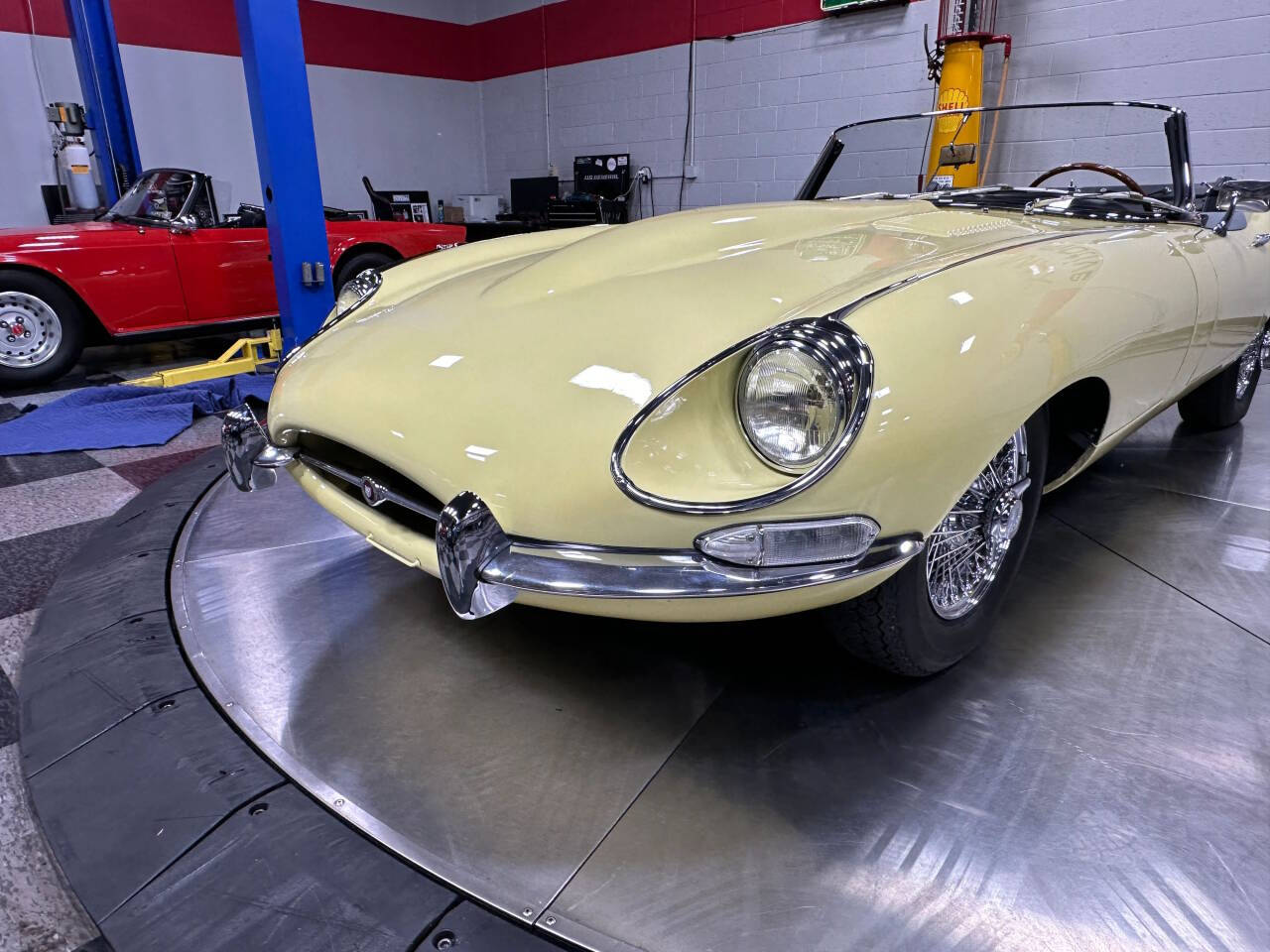 1968 Jaguar E-Type 142
