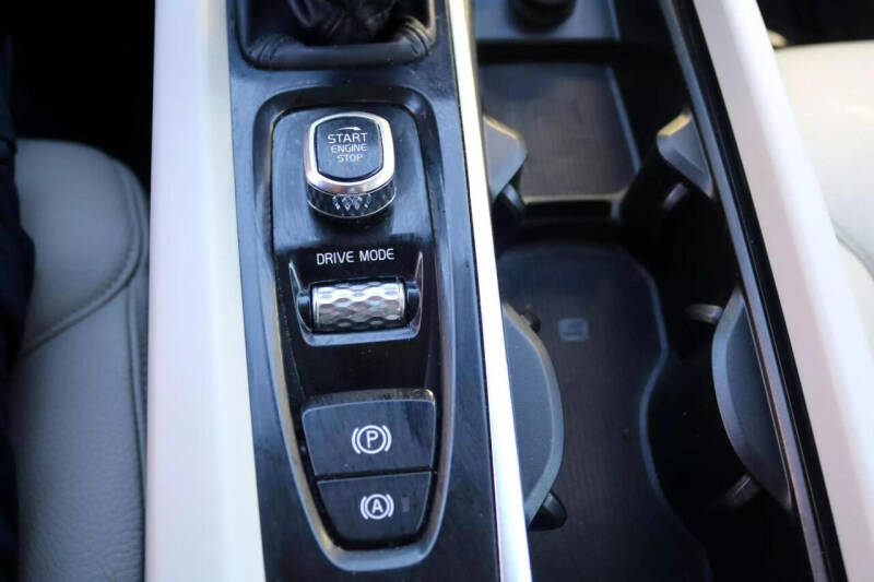 2020 Volvo V60 T5 Momentum