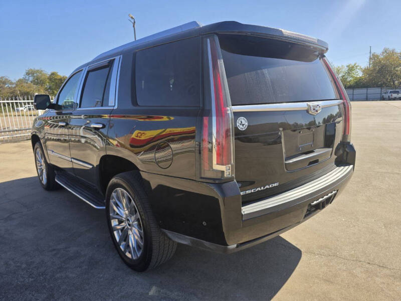 2017 Cadillac Escalade Luxury