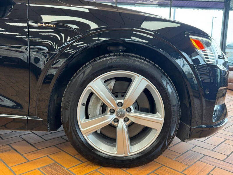 2019 Audi e-tron quattro Prestige