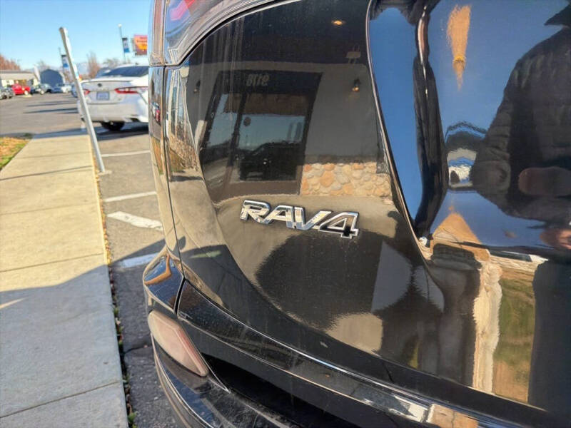 2017 Toyota RAV4 Hybrid SE