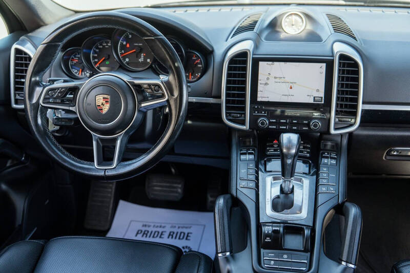 2017 Porsche Cayenne Platinum Edition