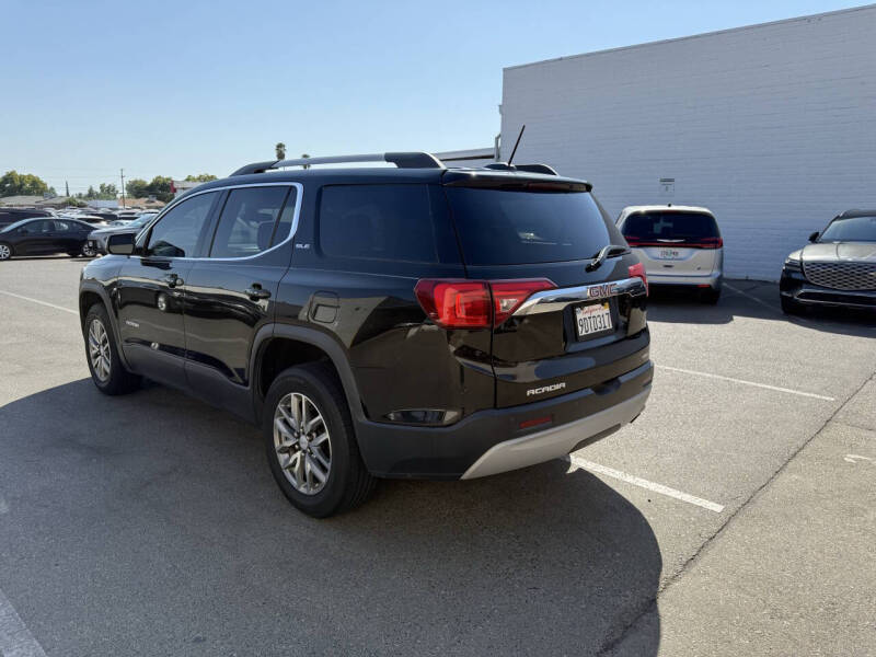2017 GMC Acadia SLE-2