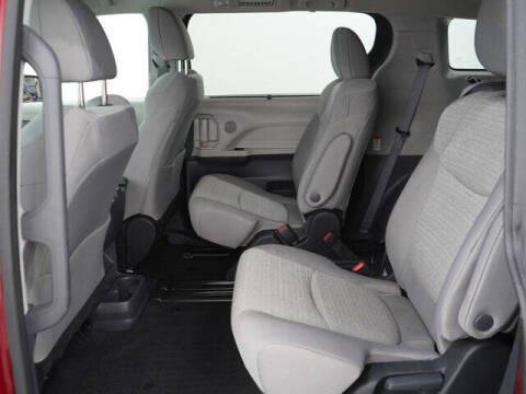 2024 Toyota Sienna LE 8-Passenger