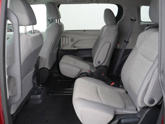 2024 Toyota Sienna LE 8-Passenger