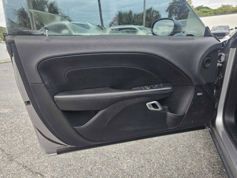 2015 Dodge Challenger SXT Plus
