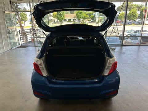 2012 Toyota Yaris 5-Door LE