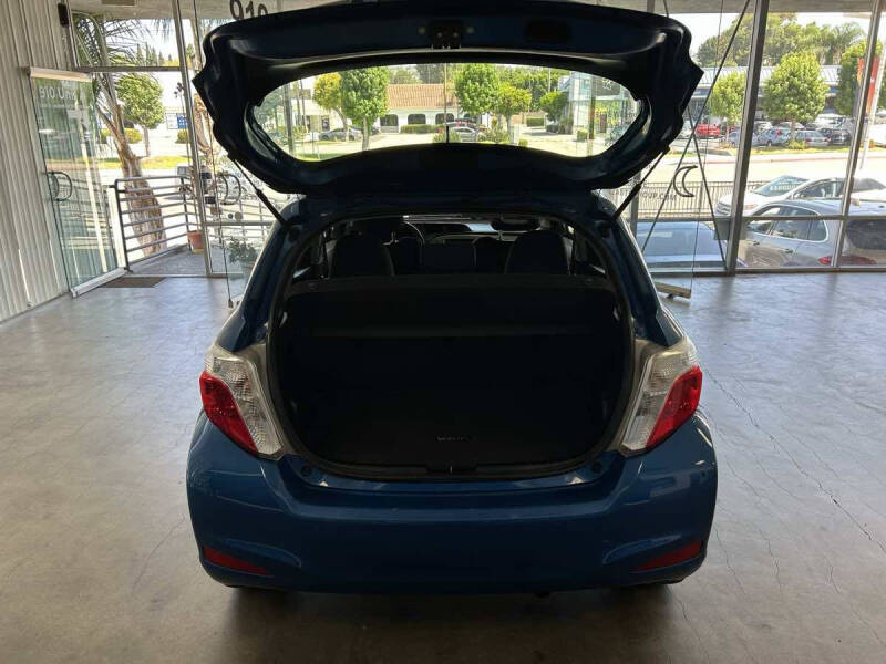 2012 Toyota Yaris 5-Door LE