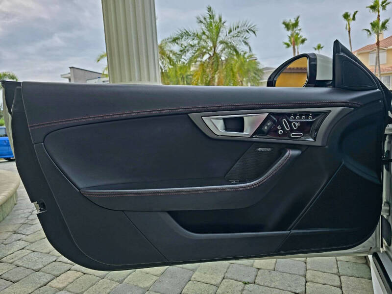 2016 Jaguar F-TYPE R