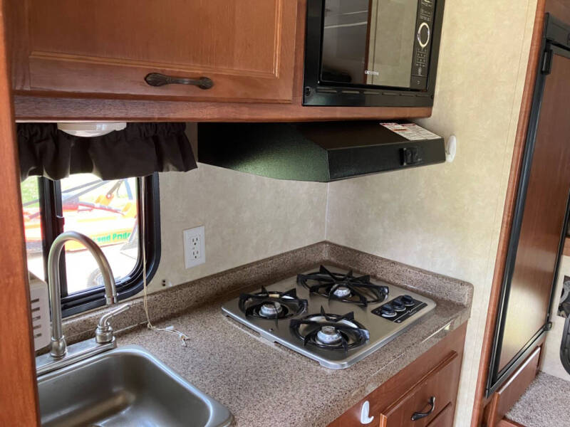 2015 Travel Lite 890 SBRX