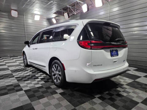 2025 Chrysler Pacifica Plug-In Hybrid Pinnacle