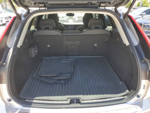 2023 Volvo XC60 B5 Plus Dark Theme