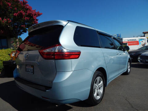 2015 Toyota Sienna LE 8-Passenger