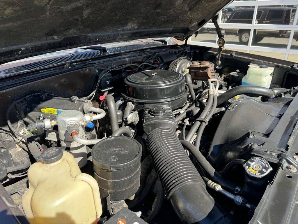 1985 Chevrolet Suburban 33