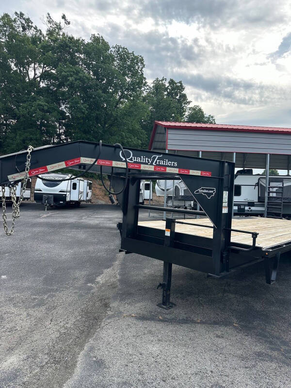 2023 Quality 24' Gooseneck