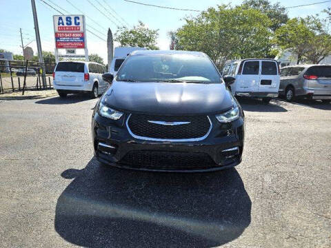 2025 Chrysler Pacifica Select