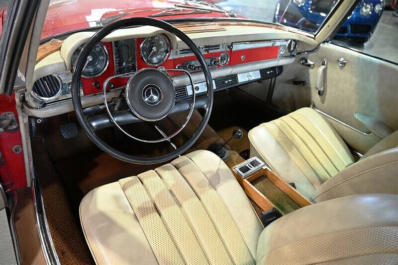1967 Mercedes-Benz 230SL 26