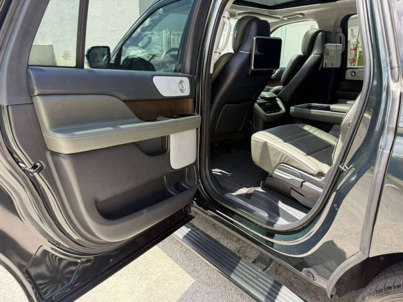 2022 Lincoln Navigator L Black Label