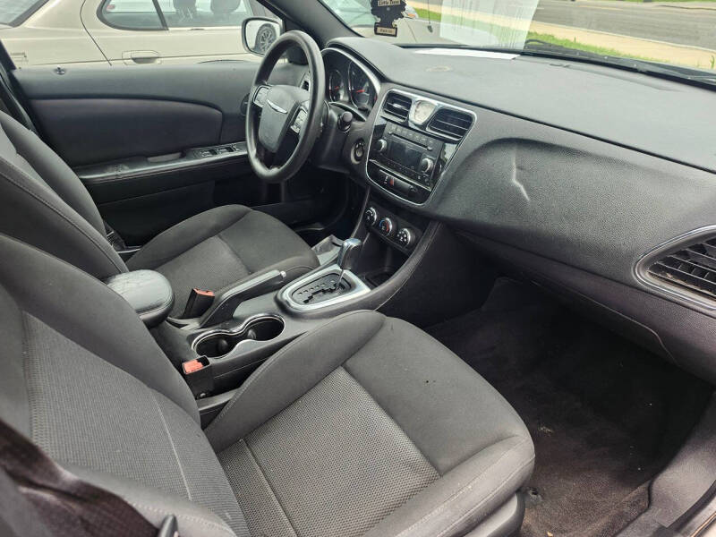 2012 Chrysler 200 LX