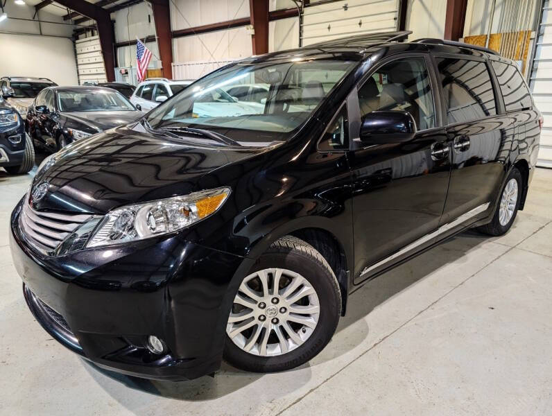 2017 Toyota Sienna for sale at Nice Ride Auto Wholesale in Eastlake OH