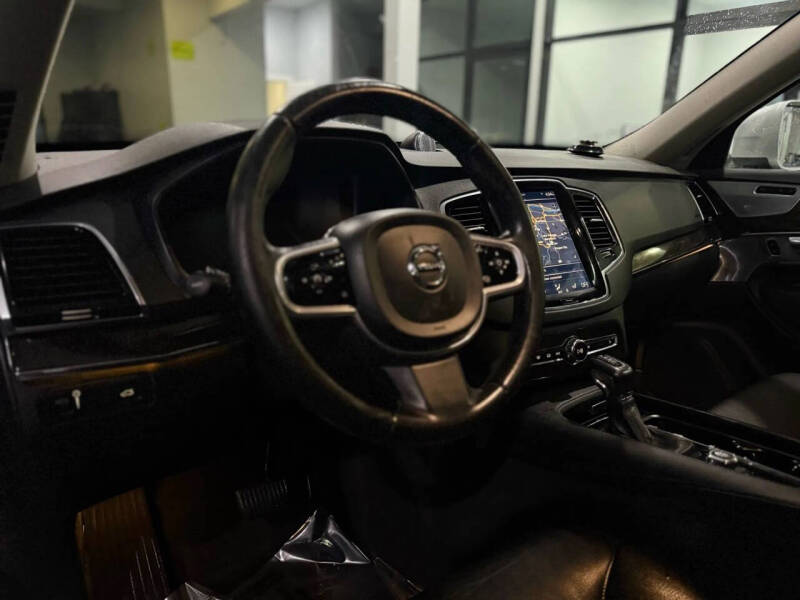 2018 Volvo XC90 T6 Momentum