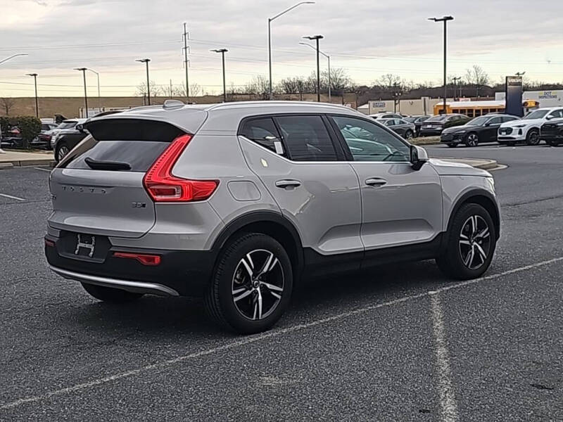 2023 Volvo XC40 B5 Plus Bright Theme