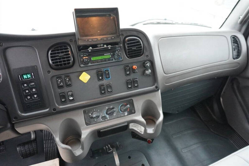 2015 Freightliner M2 106