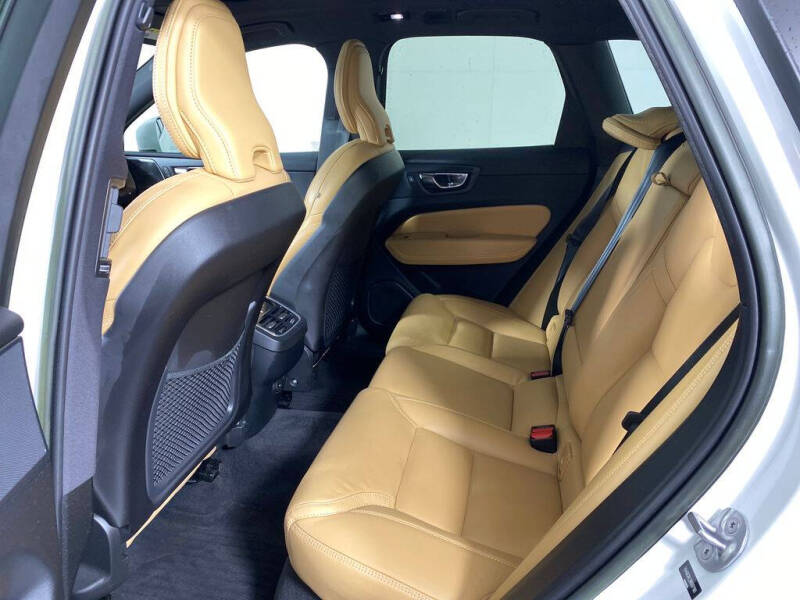 2022 Volvo XC60 B6 Inscription