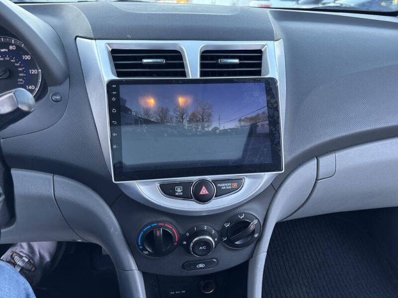 2013 Hyundai Accent SE