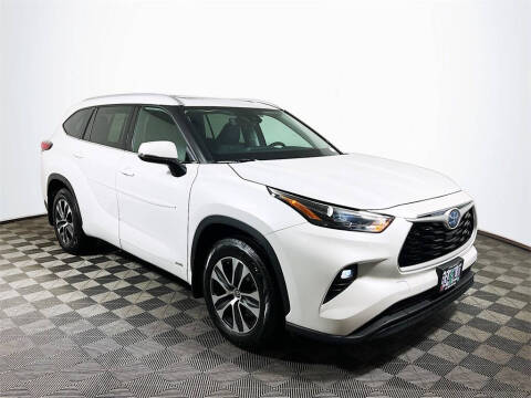 2022 Toyota Highlander Hybrid for sale at Royal Moore Custom Finance in Hillsboro OR