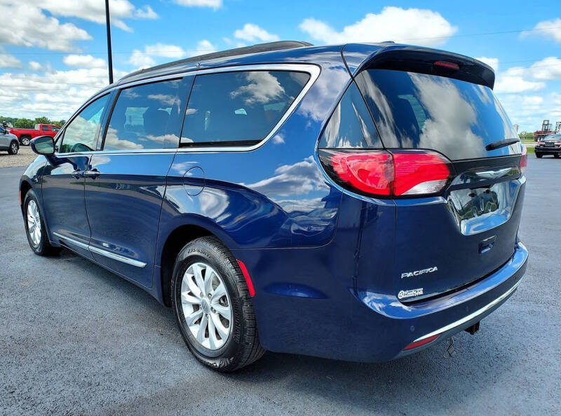 2017 Chrysler Pacifica Touring-L