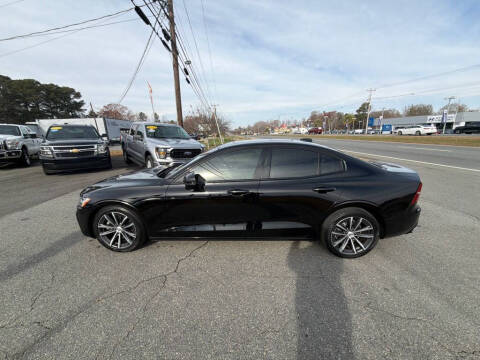 2022 Volvo S60 B5 Momentum