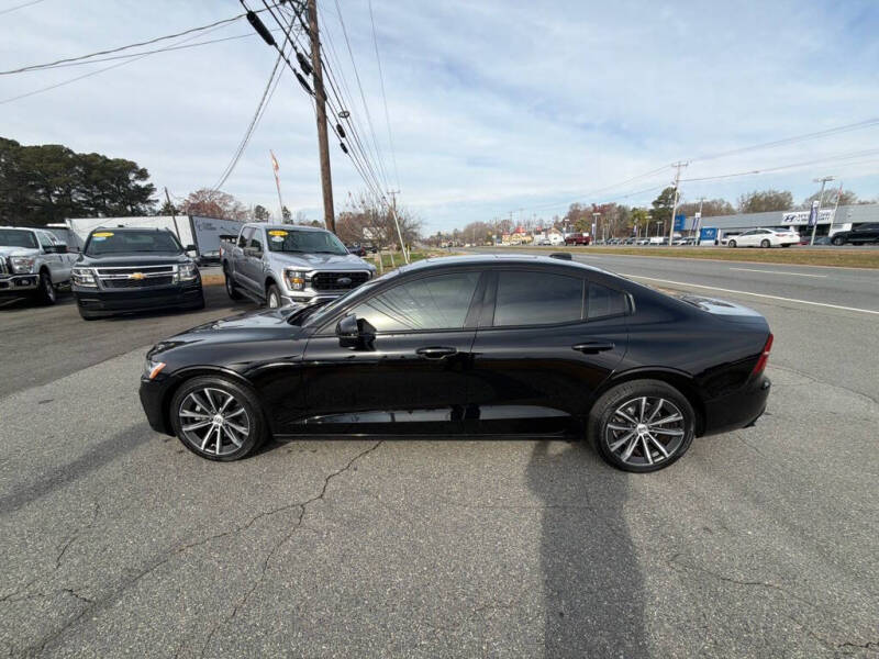 2022 Volvo S60 B5 Momentum