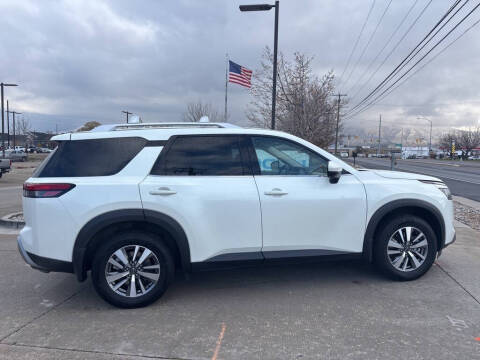 2023 Nissan Pathfinder SL