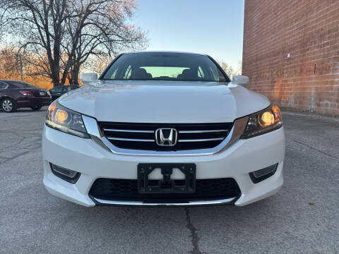 2013 Honda Accord for sale at Best Deal Motors in Saint Charles MO