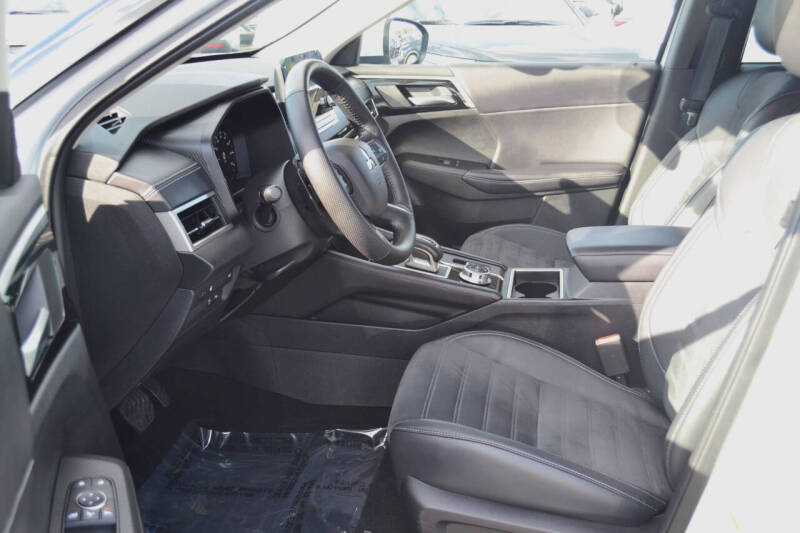 2023 Mitsubishi Outlander PHEV SE