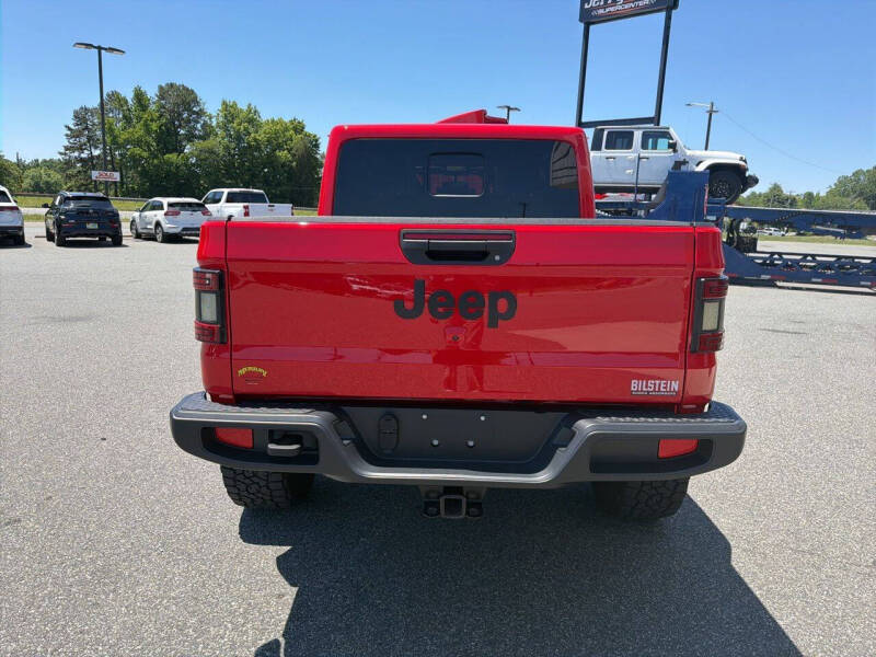 2025 Jeep Gladiator NightHawk