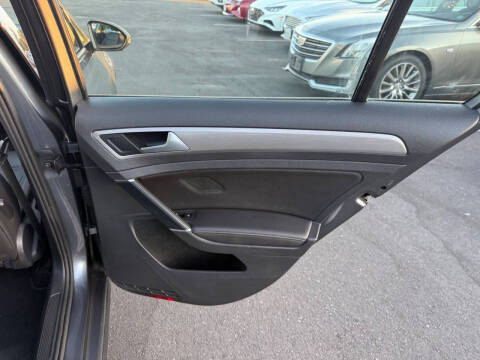 2015 Volkswagen Golf TSI SE