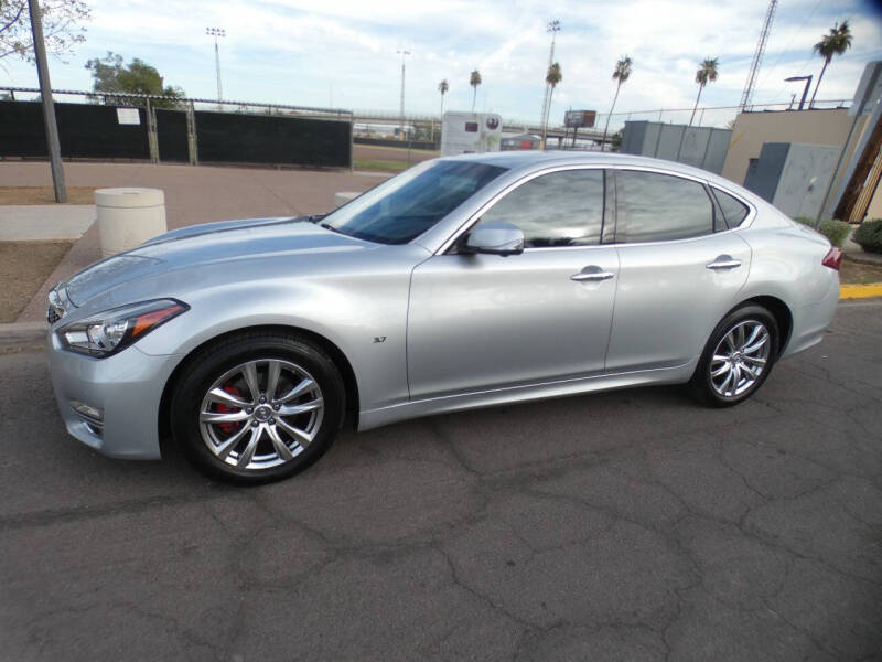 2017 Infiniti Q70 3.7