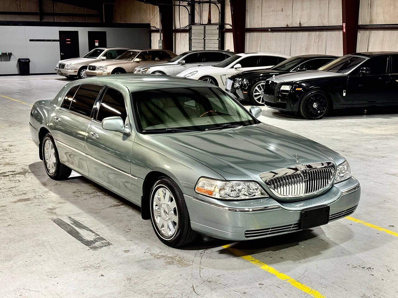 2004 Lincoln Town Car for sale at Carnival Car Company in Victoria, TX