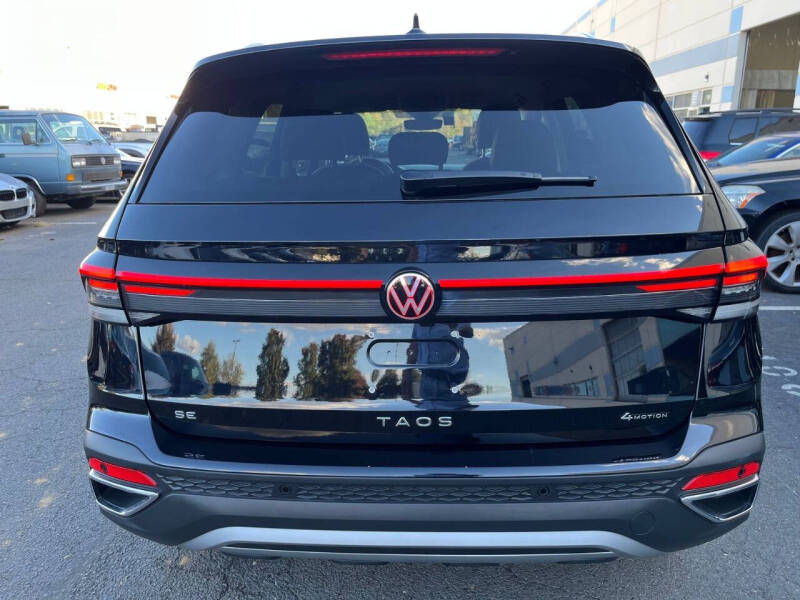 2025 Volkswagen Taos SE 4Motion