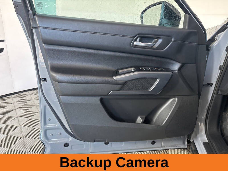 2024 Nissan Pathfinder SL