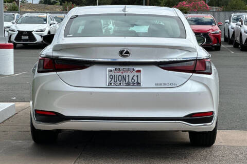 2025 Lexus ES 300h