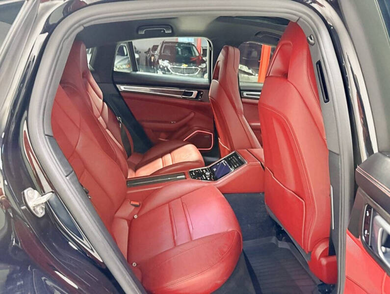 2018 Porsche Panamera 4