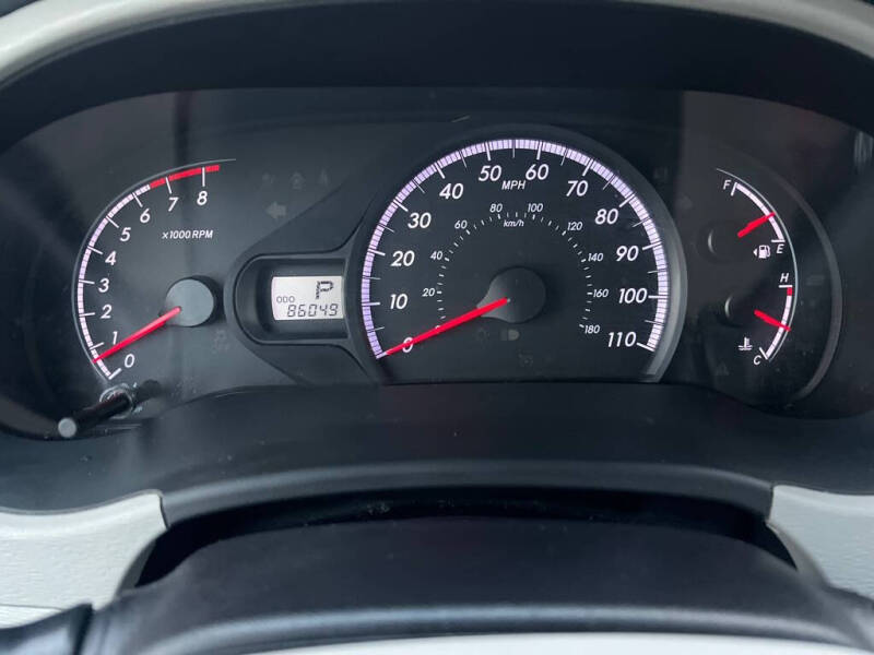 2013 Toyota Sienna LE 7-Passenger